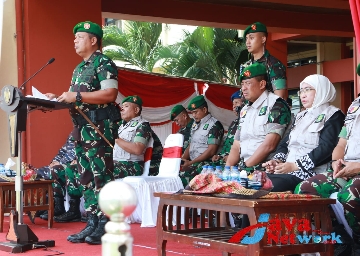 Pangdam V/Brawijaya Mayjen TNI Farid Makruf, MA Saat Memberikan Sambutan Pada Penutupan TMMD ke-116 Kodim 0827/Sumenep di Halaman Pemkab Sumenep