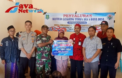 Babinsa Pasongsogan Dampingi Penyaluran BLT Dana Desa Pastikan Lancar