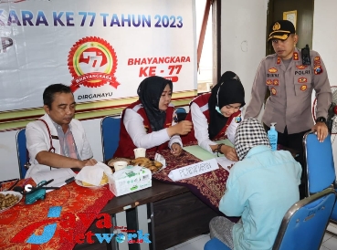 Kapolres Sumenep AKBP Edo Satya Kentriko, SH, SIK, MH Saat Giat Baksos di TPA Desa Batuan Kecamatan Batuan