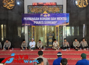 Suasana Polres Sumenep Saat Menggelar Pembinaan Rohani dan Mental Setiap Anggota Polres Sumenep di Masjid Walisongo Polres Sumenep