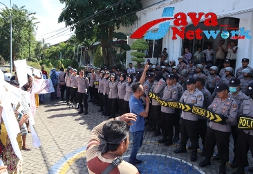 173 Personel Diterjunkan Polres Sumenep Dalam Pengamanan Aksi Unras Hellat Season II di PT Garam