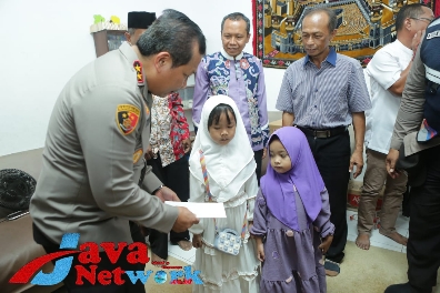 Kapolda Jatim Irjen Pol Dr Toni Harmanto MH Saat Gelar Jum'at Curhat Santuni Anak Yatim