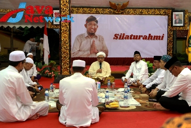 Suasana Acara Kegiatan Selamatan Pemberangkatan Haji Bupati Sumenep Ra Achmad Fauzi, SH, MH yang Diselenggarakan di Pendopo Agung Keraton Sumenep, Jum'at Malam