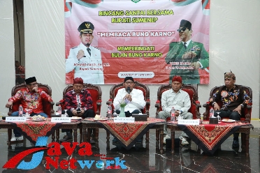 Dari Sebelah Kiri, Budayawan Ibnu Hajar MPd, Sekdakab Sumenep Ir Edy Rasyadi MSi, Bupati Sumenep Ra Achmad Fauzi, SH, MH, Sekretaris DPC PDI-P Sumenep, Abrari Alzael, Kadis DPMD, Yusuf Anwar Sahroni