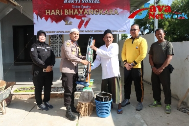 Gelar Jum'at Curhat, Kapolres Sumenep Dengarkan Keluhan dan Salurkan Bantuan Kepada Takmir Masjid Darussalam
