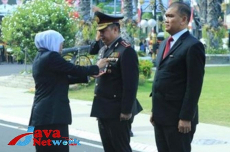 Jajaran Polda Jatim Terima Penghargaan dari Gubernur Jawa Timur di Hari Bhayangkara ke-77