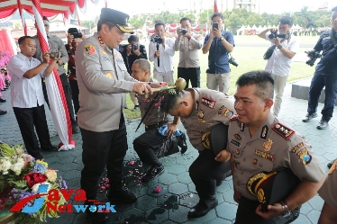 Ratusan Personel dan Ribuan PNS Polda Jatim Naik Pangkat di Hari Bhayangkara ke-77