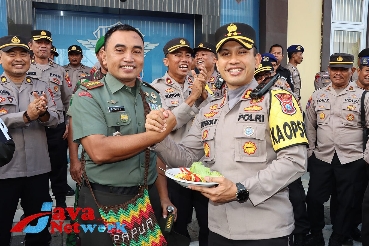 Dandim 0827/Sumenep Letkol Czi Donny Pramudya Mahardi SE MSi Berikan Surprise Kepada Kapolres Sumenep AKBP Edo Satya Kentriko SH SIK MH