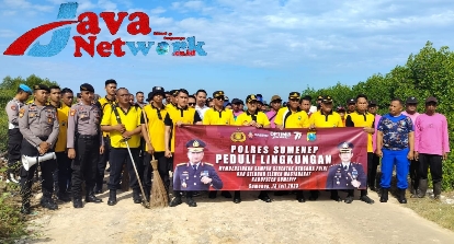 Polres Sumenep Bakti Sosial, Bersihkan Sampah di Pelabuhan Cinta Kalianget