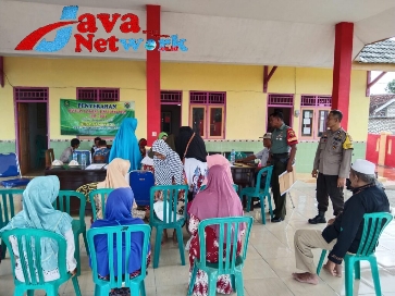 Pastikan Tepat Sasaran, Babinsa Koramil 0827/06 Saronggi Dampingi Penyaluran BLT Dana Desa