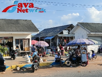 Pasar Jangara Desa Paberasan Kecamatan Kota Kabupaten Sumenep Madura Jawa Timur, Minggu (16/07/2023)