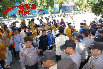 Polres Giat Pengawalan dan Pengamanan Aksi Unras BEM Sumenep ke Kantor DPRD, Senin (17/07/2023).