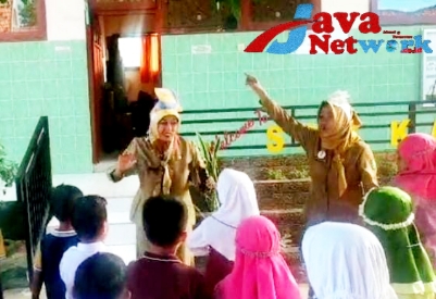 SDN Karangduak II Kecamatan Kota Saat Menggelar Masa Pengenalan Lingkungan Sekolah