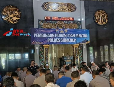 Suasana Pembinaan Rohani dan Mental (Binrohtal) Digelar di Masjid Walisongo Polres Sumenep