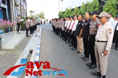 Kapolres Sumenep AKBP Edo Satya Kentriko, SH, SIK, MH Saat Memimpin Apel Jam Pimpinan di Mako Polres Sumenep, Senin (24/07/2023)
