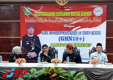 Bupati Sumenep Achmad Fauzi Wongsojudo, SH, MH Bersama Kepala Dinas Pendidikan Kabupaten Sumenep, Agus Dwi Saputra, SSos, MSi dan Sekretaris PGRI Sumenep.