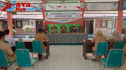 Wakili Danramil, Babinsa 0827/17 Dungkek Hadiri Rakorcam di Pendopo Kecamatan