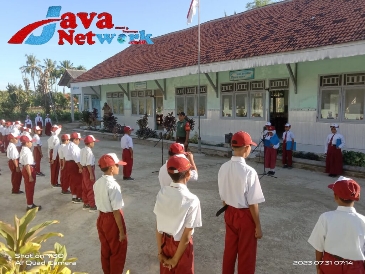 Babinsa Koramil 04/Bluto jadi Inspektur Upacara di SD Negeri Aeng Bajaraja Kecamatan Bluto