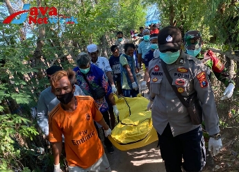 Evakuasi Penemuan Masyarakat Silan di Bibir Pantai Selatan Desa Guwa-Guwa Kecamatan Raas