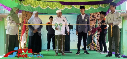 Pemotongan Pita Oleh Ketua MWC NU Kecamatan Gapura, KH Alwi Tandai Dimulainya Event Kaderisasi IPNU-IPPNU Kecamatan Gapura