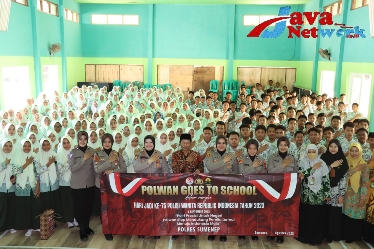Suasana Kegiatan Polwan Polres Sumenep Saat Menggelar Goes To School MAN 1 Sumenep, Kamis (10/08/2023).