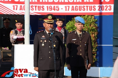 Wakapolres Sumenep, Kompol Soekris Trihartono, SSos Saat Memimpin Apel Upacara Peringatan HUT Kemerdekaan RI ke-78 di Polres Sumenep