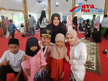 Bupati Sumenep Achmad Fauzi Wongsojudo Bersama Istri Nia Kurnia Fauzi Dan Anak Yatim di Pendopo Agung Keraton Sumenep