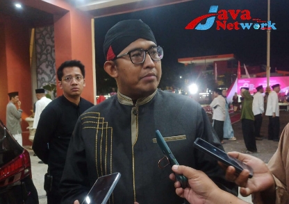 Bupati Sumenep Achmad Fauzi Wongsojudo, SH, MH Saat Diwawancarai Sejumlah Awak Media, Minggu (20/08/2023) malam