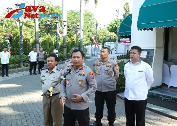 Kapolda Jatim Irjen Pol Dr Toni Harmanto, MH Saat Konferensi Pers