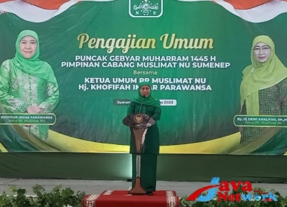 Ketum PP Muslimat NU Sekaligus Gubernur Jatim, Khofifah Indar Parawansa Saat Memberikan Sambutan Pada Puncak Gebyar Muharram 1445 Hijriah di Gedung Korpri, Rabu (23/08/2023)
