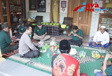 Suasana Jum'at Curhat Polres Sumenep di Pondok Pesantren Hidayatul Ulum Utara Gadu Barat Kecamatan Ganding