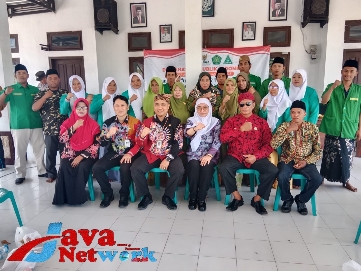 Wabup Sumenep Apreasiasi Mahasiswa KPM Posko V STITA dan GP Ansor Ellak Laok Gelar Santunan Anak Yatim dan Khitanan Massal