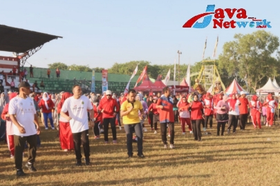 Dandim 0827/Sumenep Mengikuti Senam Massal di GOR A. Yani, Dipadati Ribuan Masyarakat