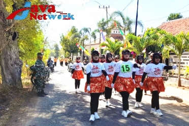 Babinsa Koramil 0827//20 Sapudi Pam Gerak Jalan Peringati HUT RI ke-78 di Gayam