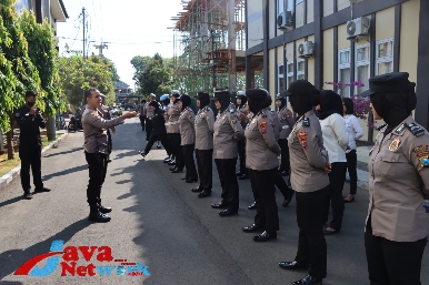 Kapolres Sumenep AKBP Edo Satya Kentriko, SH, SIK, MH Saat Memimpin Gaktiblin Polwan Polres Sumenep