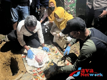 Evakuasi Penemuan Mayat Bayi Berjenis Kelamin Perempuan oleh Tenaga Medis Puskesmas Pragaan di Desa Larangan Perreng di Kecamatan Pragaan