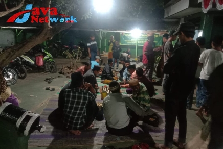 Suasana Pertandingan Catur Percasi Arjasa Pulau Kangean Yang Bertempat Di Halaman Koramil 0827/18 Kangean