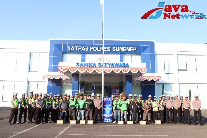 Sambut HUT Satlantas ke-68, Satlantas Polres Sumenep Berikan Reward Personil Berprestasi dan Bansos Kepada Penyandang Disabilitas