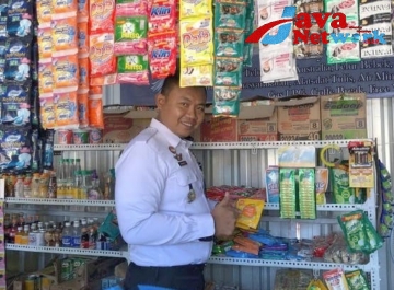 Kepala Rumah Tahanan (Karutan) Sumenep, Ridwan Susilo, Amd, IP MM Saat Meninjau Kantin Pengayoman Rutan Sumenep, Rabu (13/09/2023)