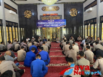 Suasana Binrohtal Polres Sumenep di Masjid Walisongo Polres Sumenep, Kamis (14/09/2023)