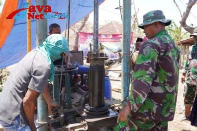 Bantu Bangun Sumur Bor di Badur, Babinsa : Masyarakat Disini Sangat Antusias