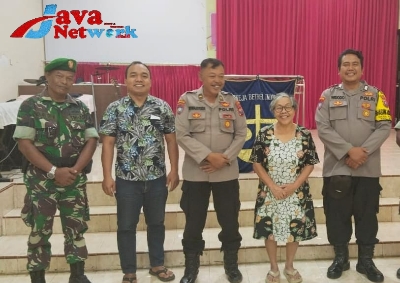 KBO Binmas Polres Sumenep, Ipda Iswahyudi, SH Saat Memimpin Kegiatan Minggu Kasih di Gereja Bethel Indonesia Desa Pabian Kecamatan Kota Sumenep, Sabtu (23/09/2023)