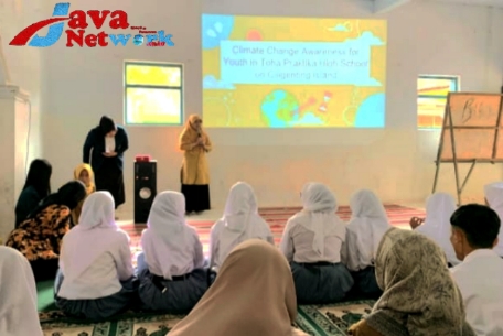 Suasana Pemberian Pemahaman Climate Change Kepada Para Siswa-siswi di SMA Toha Praktika Desa Aeng Anyar Kecamatan Giligenteng.