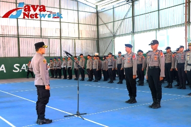 Kapolres Sumenep AKBP Edo Satya Kentriko, SH, SIK, MH Saat Memimpin Penutupan Pelatihan Dalmas Polres Sumenep di Lapangan Tennis Pesat Gatra Polres, Sabtu (30/09/2023)