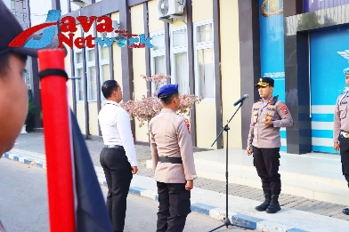 Kapolres Sumenep AKBP Edo Satya Kentriko, SH, SIK, MH Saat Pimpin Apel Pagi Jam Pimpinan di Mako Polres Sumenep, Senin (02/10/2023)