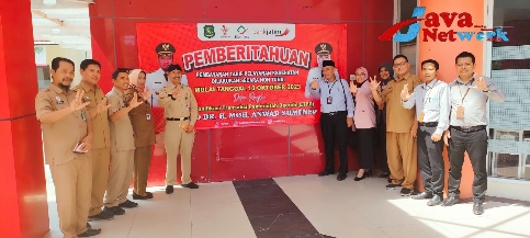 Foto Bersama Sekdakab Sumenep Ir Edy Rasyadi MSi Bersama Pimpinan BPD Cabang Sumenep Moh. Arief Firdausi, SE Usai Launching ETPD di RSUD Dr Moh Anwar Sumenep, Selasa (10/10/2023)