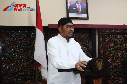 Bupati Achmad Fauzi Wongsojudo, SH, MH Saat Memberikan Sambutan Pada Acara Peluncuran Tabungan Berani Simpel di Ruang Arya Wiraraja Pemkab Sumenep, Rabu (11/10/2023)
