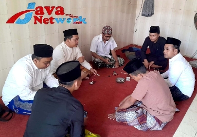 Suasana Istighasah dan Refleksi Hari Santri Nasional (HSN) 2023 di Sekretariat DPC PWRI Sumenep, Senin (23/10/2023). (Foto Dok. DPC PWRI Sumenep)