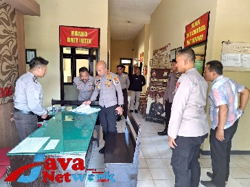 Wakapolres Sumenep Cek Kesiapsiagaan Polsek Jajaran Polres Sumenep Antisipasi Gangguan Kamtibmas, Rabu (25/10/2023)