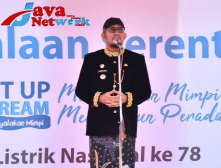 Bupati Sumenep Achmad Fauzi Wongsojudo, SH, MH Saat Memberikan Sambutan di Acara Penyalaan Listrik Serentak di Desa Kacongan, Senin (30/10/2023)